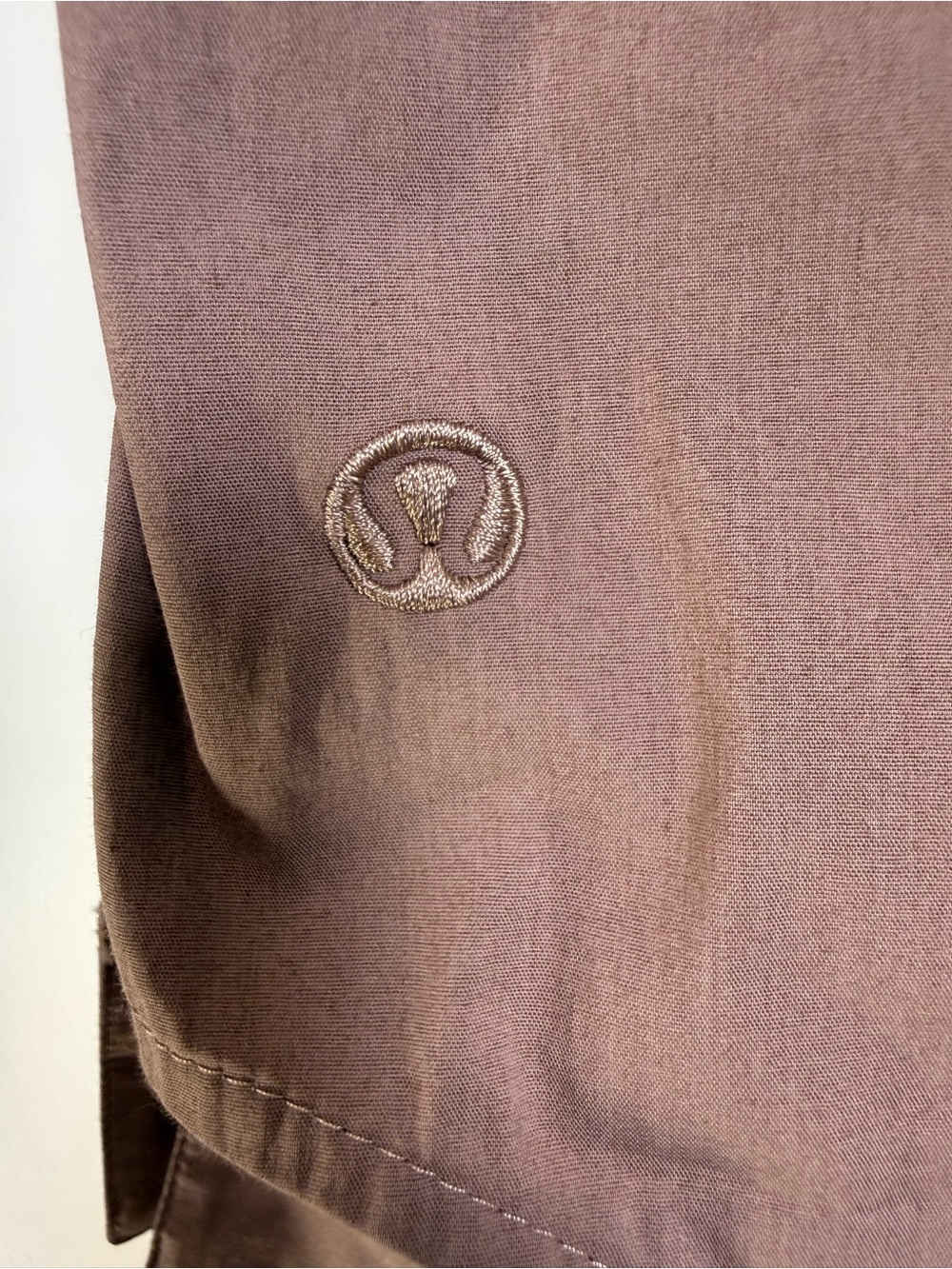 Lululemon Women’s Button Down Shirt Large Mauve Taupe Long Sleeve Office Casual - Picture 6 of 7